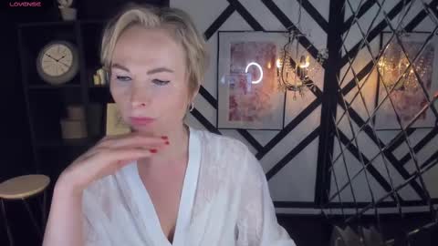 Snapshot of sandra_kind chatting on 28, 1, 2025 Sandra online show from 28, 1, 2025
