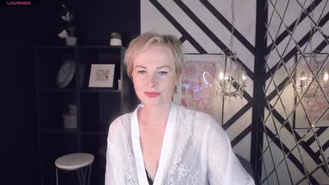 Snapshot of sandra_kind chatting on 4, 2, 2025 Sandra online show from 4, 2, 2025