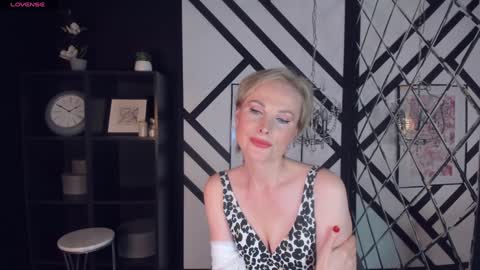 Snapshot of sandra_kind chatting on 8, 2, 2025 Sandra online show from 8, 2, 2025