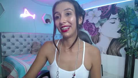 Snapshot of sandra_petite19 chatting on 5, 4, 2026 sandra online show from 5, 4, 2026