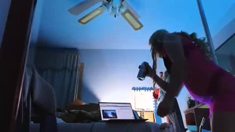 Snapshot of sandrasaa chatting on 19, 4, 2026 Sandra online show from 19, 4, 2026