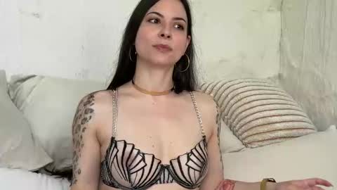 Sandra Schonherz online show from 8, 6, 2026