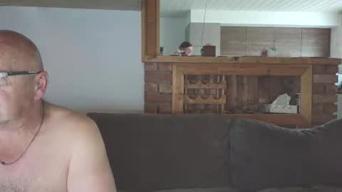 Snapshot of sanroom chatting on 10, 10, 2025 sanroom online show from 10, 10, 2025