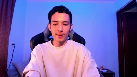 santi_twink19 online show from 6, 12, 2024