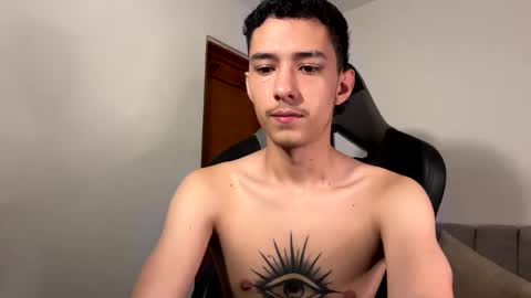santi_twink19 online show from 8, 1, 2025