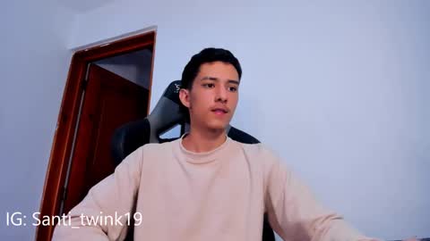 santi_twink19 online show from 16, 2, 2025
