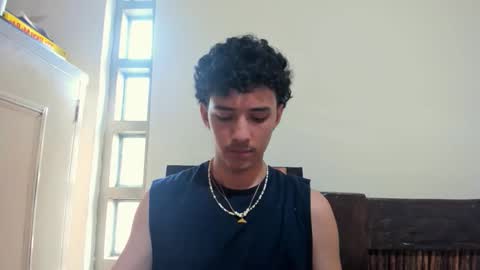 santi_twink19 online show from 6, 10, 2025