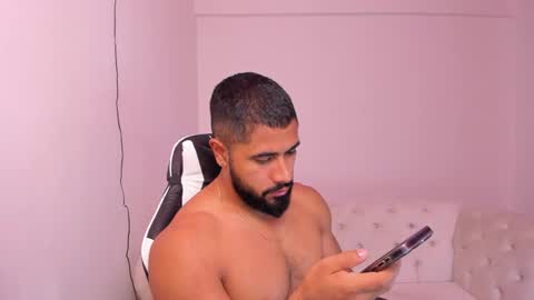 Snapshot of santiago_huntt chatting on 5, 2, 2025 santiago_huntt online show from 5, 2, 2025