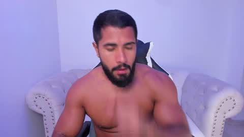 Snapshot of santiago_huntt chatting on 7, 10, 2025 santiago_huntt online show from 7, 10, 2025