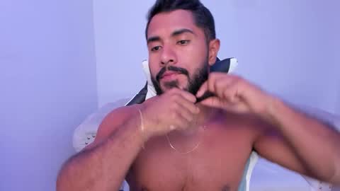 santiago_huntt online show from 12, 11, 2025