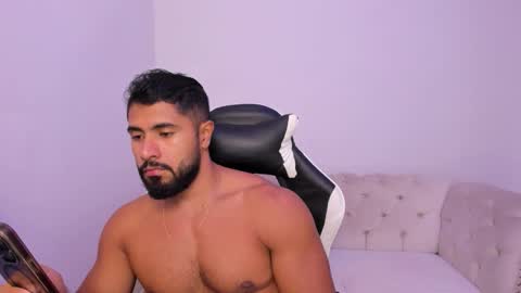 santiago_huntt online show from 2, 3, 2026