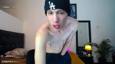 Snapshot of santiagocutex chatting on 18, 9, 2025 SANTAGO online show from 18, 9, 2025