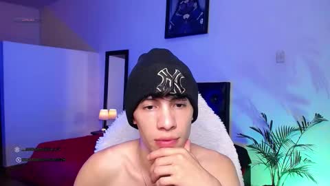 Snapshot of santiagocutex chatting on 13, 11, 2025 SANTAGO online show from 13, 11, 2025