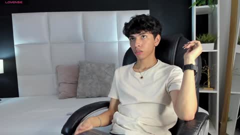 Snapshot of santy_carrington chatting on 20, 12, 2024 Santiago Carrington online show from 20, 12, 2024