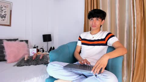 Snapshot of santy_carrington chatting on 3, 2, 2025 Santiago Carrington online show from 3, 2, 2025