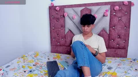 Snapshot of santy_carrington chatting on 12, 3, 2025 Santiago Carrington online show from 12, 3, 2025