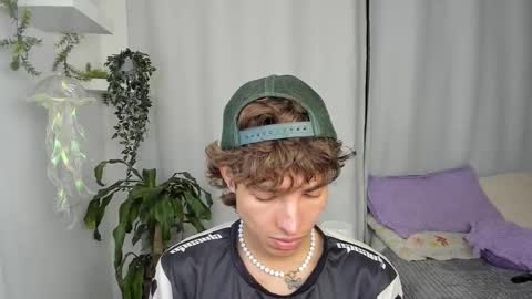 Snapshot of santy_kitty chatting on 22, 12, 2025 kitty online show from 22, 12, 2025