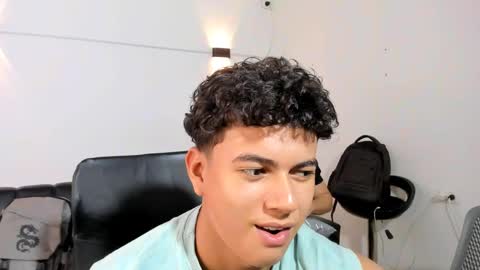 Snapshot of santy_stump chatting on 29, 3, 2026 santy_stump online show from 29, 3, 2026