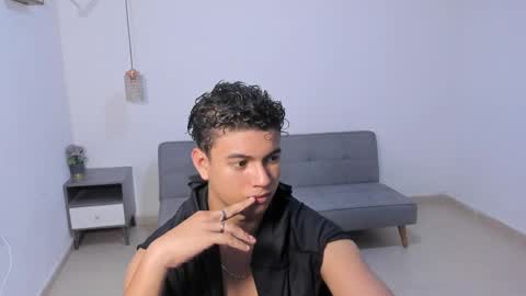 Snapshot of santy_stump chatting on 9, 4, 2026 santy_stump online show from 9, 4, 2026