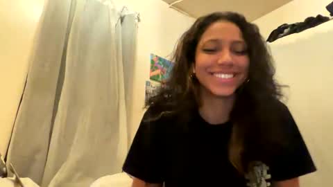 Snapshot of sapphire_honest chatting on 4, 12, 2025 sapphire online show from 4, 12, 2025