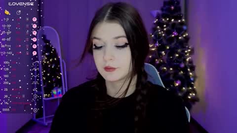 Snapshot of sapphiresiren_ chatting on 18, 12, 2025 Ulyana online show from 18, 12, 2025