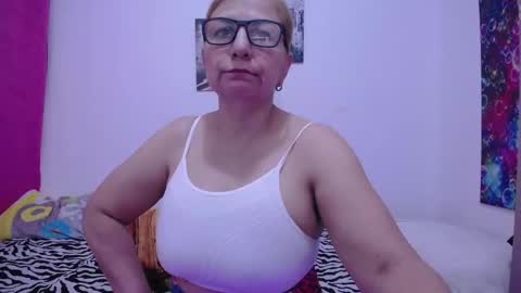 Snapshot of sara211 chatting on 11, 12, 2024 sara online show from 11, 12, 2024