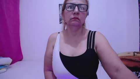 Snapshot of sara211 chatting on 14, 1, 2025 sara online show from 14, 1, 2025