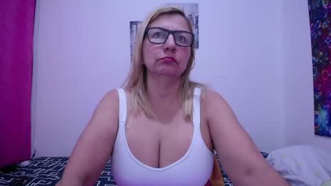 Snapshot of sara211 chatting on 5, 2, 2025 sara online show from 5, 2, 2025