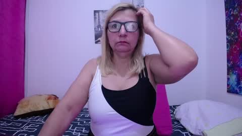 Snapshot of sara211 chatting on 10, 2, 2025 sara online show from 10, 2, 2025