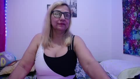 Snapshot of sara211 chatting on 6, 3, 2025 sara online show from 6, 3, 2025