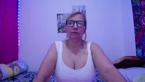 Snapshot of sara211 chatting on 10, 3, 2025 sara online show from 10, 3, 2025