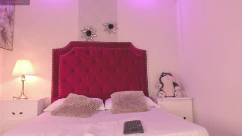 Snapshot of sara_collinss__ chatting on 2, 11, 2025 SARA online show from 2, 11, 2025