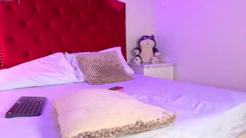 Snapshot of sara_collinss__ chatting on 15, 11, 2025 SARA online show from 15, 11, 2025