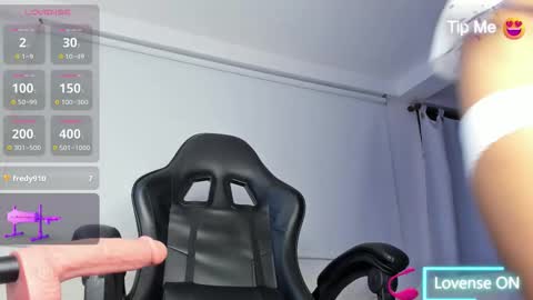 Snapshot of sara_evans01 chatting on 21, 10, 2025 sara online show from 21, 10, 2025