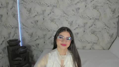Snapshot of sara_fernandezz chatting on 3, 12, 2024 sara online show from 3, 12, 2024