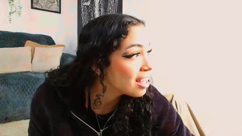 Sara Jhonson  online show from 2, 12, 2025