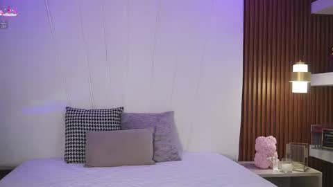  Sara Jones  online show from 1, 3, 2026