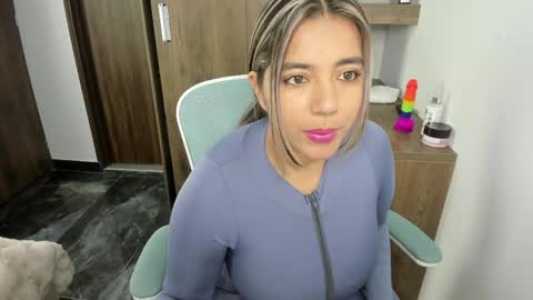sarah  LIZCANO....... online show from 2, 6, 2026