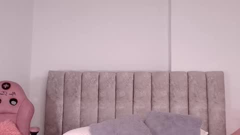 sara_lopee1 online show from 5, 11, 2025