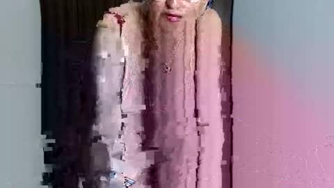 Snapshot of sara_love43 chatting on 4, 2, 2025 Sara love online show from 4, 2, 2025