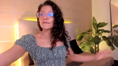 Snapshot of sara_mac_ chatting on 16, 4, 2026 Sara online show from 16, 4, 2026