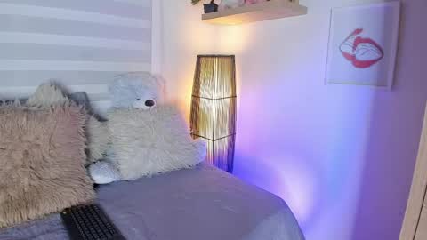 Snapshot of sara_madrid_ chatting on 8, 5, 2026 online show from 8, 5, 2026