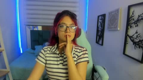 Snapshot of sara_red_x chatting on 5, 5, 2026 sara_red_x online show from 5, 5, 2026
