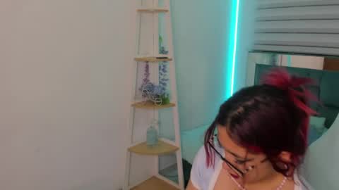 Snapshot of sara_red_x chatting on 27, 5, 2026 sara_red_x online show from 27, 5, 2026