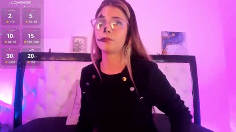 sara_roades online show from 23, 10, 2025
