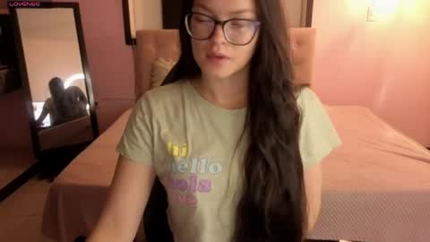 Snapshot of sara_valderrama_ chatting on 2, 5, 2026 sara_valderrama_ online show from 2, 5, 2026