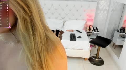 Snapshot of saraa_cute1 chatting on 2, 2, 2025 Saraa Gomez online show from 2, 2, 2025