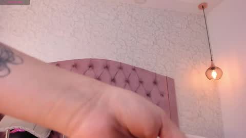 Snapshot of saraa_joness_ chatting on 5, 4, 2026 Sara online show from 5, 4, 2026