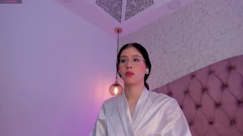 Snapshot of saraa_joness_ chatting on 4, 5, 2026 Sara online show from 4, 5, 2026