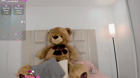 Snapshot of saraa_milleer chatting on 10, 1, 2025 Sara Miller online show from 10, 1, 2025